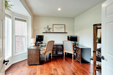11710 Paramont Way-5