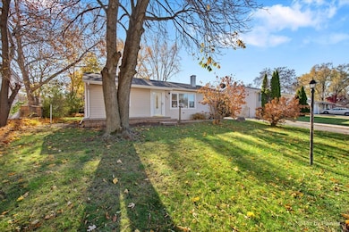 unlisted-address, Carpentersville, IL 60110 - photo 2