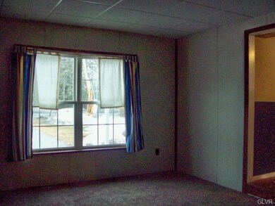 5511 Chestnut St, Emmaus, PA 18049 - photo 4