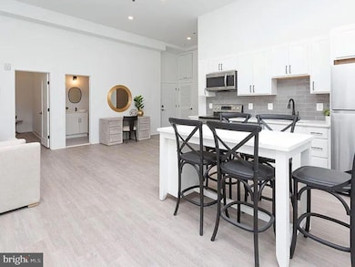 211 Saint Paul St unit 504, Baltimore, MD 21202 - photo 3