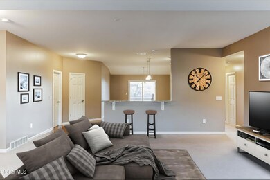 15 Clarice Ln, Cohoes, NY 12047 - photo 4