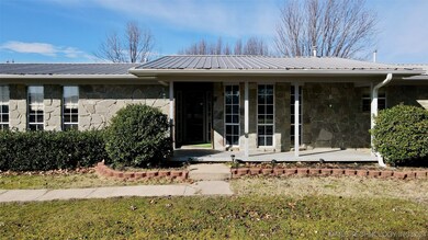 COVERED FRONT PORCH