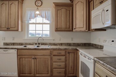 121 Limerick Ln, Selinsgrove, PA 17870 - photo 7