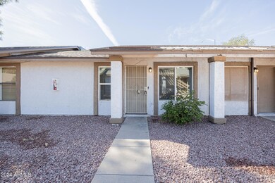 2807 E Capri Cir unit 3, Mesa, AZ 85204 - photo 2