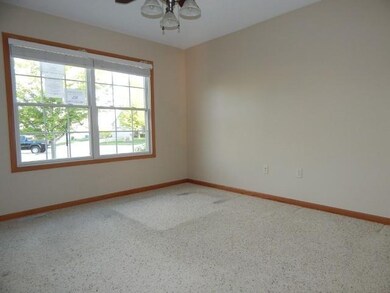 5439 Northwest Cir, Davenport, IA 52806 - photo 6