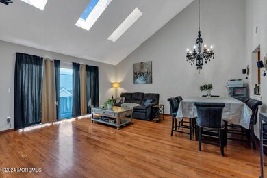 Living/Dining area