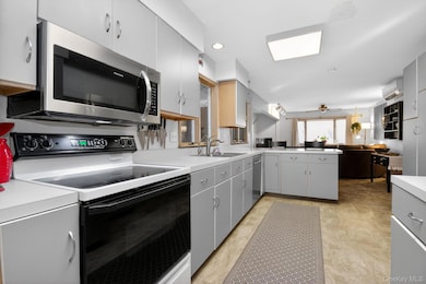 4 Carlyle Rd, Hyde Park, NY 12538 - photo 4