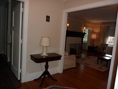 Entry/Foyer.