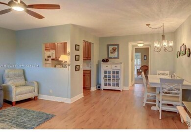 146 Windsor E unit G, West Palm Beach, FL 33417 - photo 2