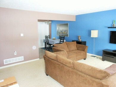 1098 Karen Dr, Akron, OH 44313 - photo 3