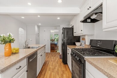 131 Chestnut St, Andover, MA 01810 - photo 4