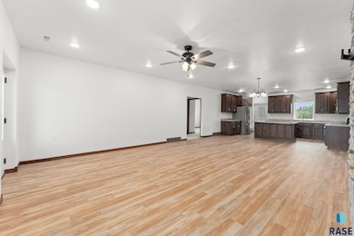 961 Thomas Dr Dr, Centerville, SD 57014 - photo 5