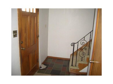 Entry/Foyer.