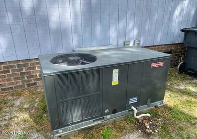 198 Sycamore Rd, Southport, NC 28461 - photo 4