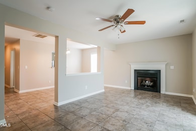 002-photo-living-room-10849304