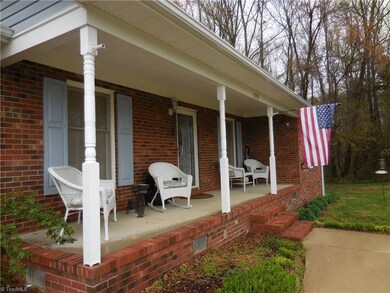 5752 Drake Rd, Greensboro, NC 27406 - photo 2