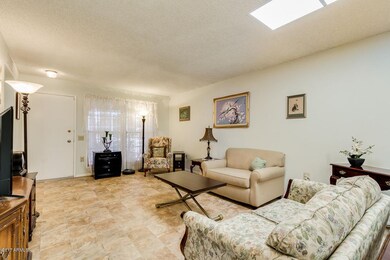 10585 W Palmeras Dr unit A, Sun City, AZ 85373 - photo 2