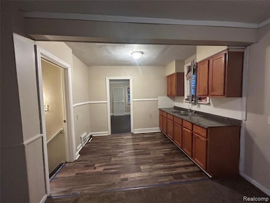 11490 Laing St, Detroit, MI 48224 - photo 5