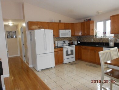 21 Benson St, Worcester, MA 01604 - photo 3
