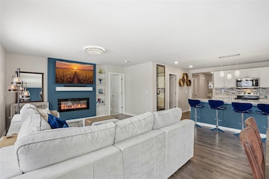 212 Dawson Dr, West Branch, IA 52358 - photo 6