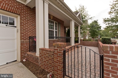 5807 Falls Gate Ct, Falls Church, VA 22041 - photo 3