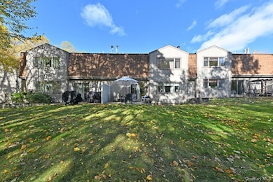 13 Meadowlark Cir unit 8C, Peekskill, NY 10566 - photo 4