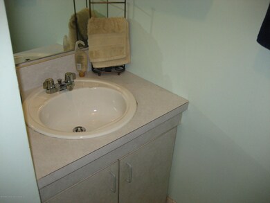 82 Sandywood Ln, Staten Island, NY 10309 - photo 7