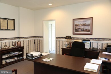 515 N Broad St, Lansdale, PA 19446 - photo 2