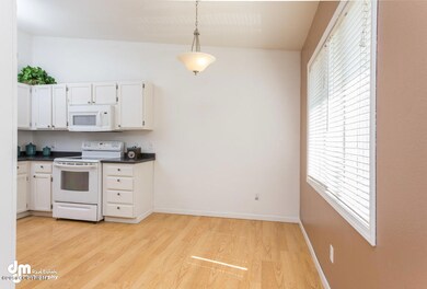 Dining Area_Kitchen 2392-SMALL