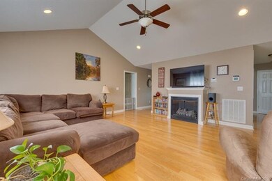 158 Skyland Dr, Statesville, NC 28625 - photo 5