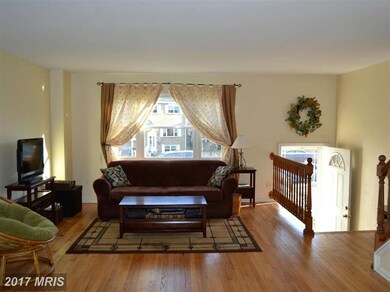 922 Stormont Cir, Halethorpe, MD 21227 - photo 2