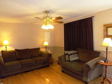 Inviting Family Room ,,,Beautiful Decoratng...Hardwood Flooring
