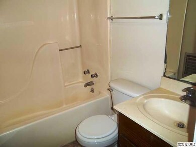 639 W Sharpe St, Statesville, NC 28677 - photo 5