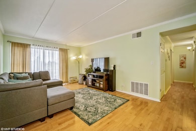 1623 Ashland Ave unit 4E, Des Plaines, IL 60016 - photo 2