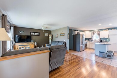 6-web-or-mls-208 3rd St-2