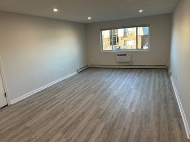 3 Hallmark Gardens unit 4, Burlington, MA 01803 - photo 4