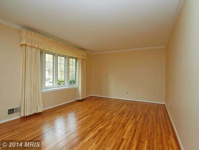 9246 Kristin Ln, Fairfax, VA 22032 - photo 4