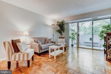 Town Square Towers unit 433, Washington, DC 20024 - photo 4