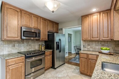 1521 Guilford Rd, Columbus, OH 43221 - photo 3