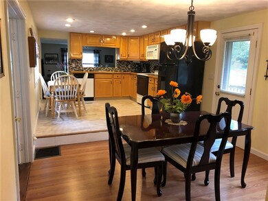 Kitchen/Dining Area