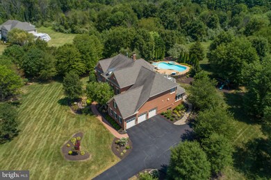 19228 Charandy Dr, Leesburg, VA 20175 - photo 4