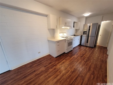 Cook and entertain guests with this open concept l