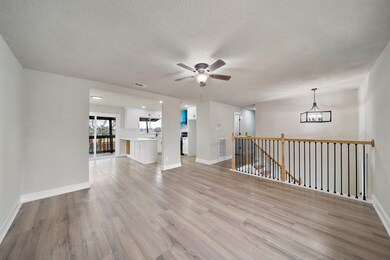 511 E Castle Harbour Dr, Friendswood, TX 77546 - photo 4