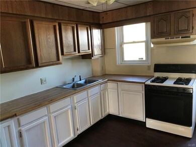 527 Harrison St, Allentown, PA 18103 - photo 2