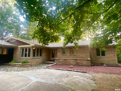 1815 Mound Rd, Jacksonville, IL 62650 - photo 5