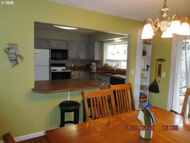 1710 Garrison St, the Dalles, OR 97058 - photo 4