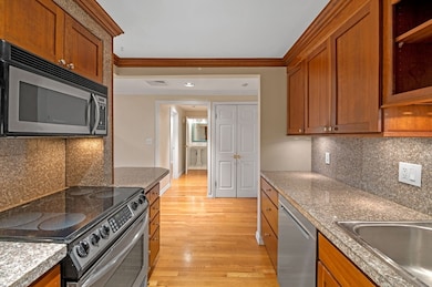 212 Humphrey St unit 205, Marblehead, MA 01945 - photo 4