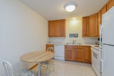 08_2511BristolDr_Unit205_2016_LowRes