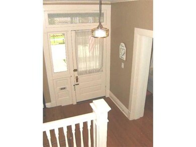 Entry/Foyer.