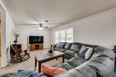 733 W Cheryl Ave, Hurst, TX 76053 - photo 4